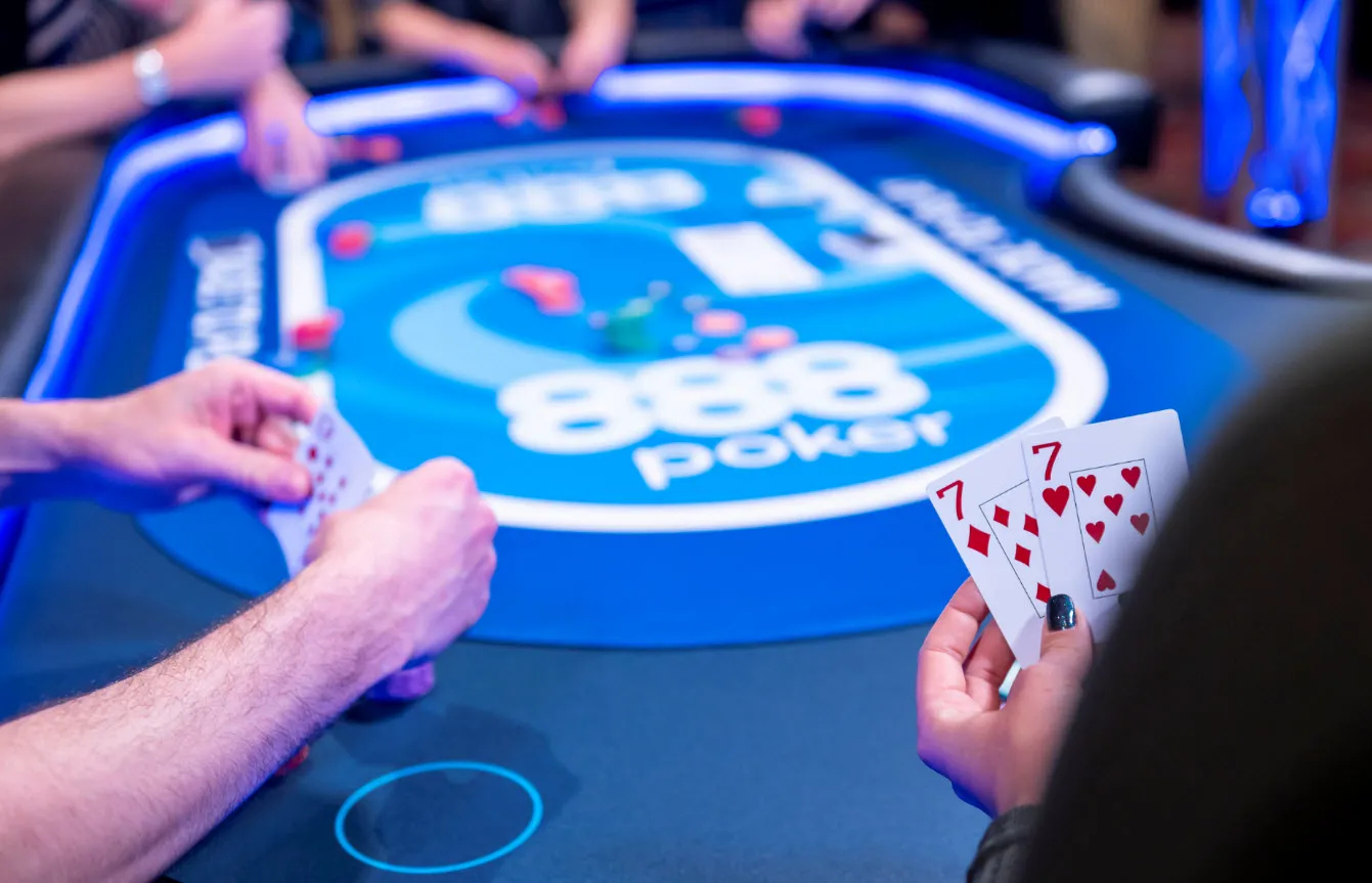 Mãos em jogo do 888poker