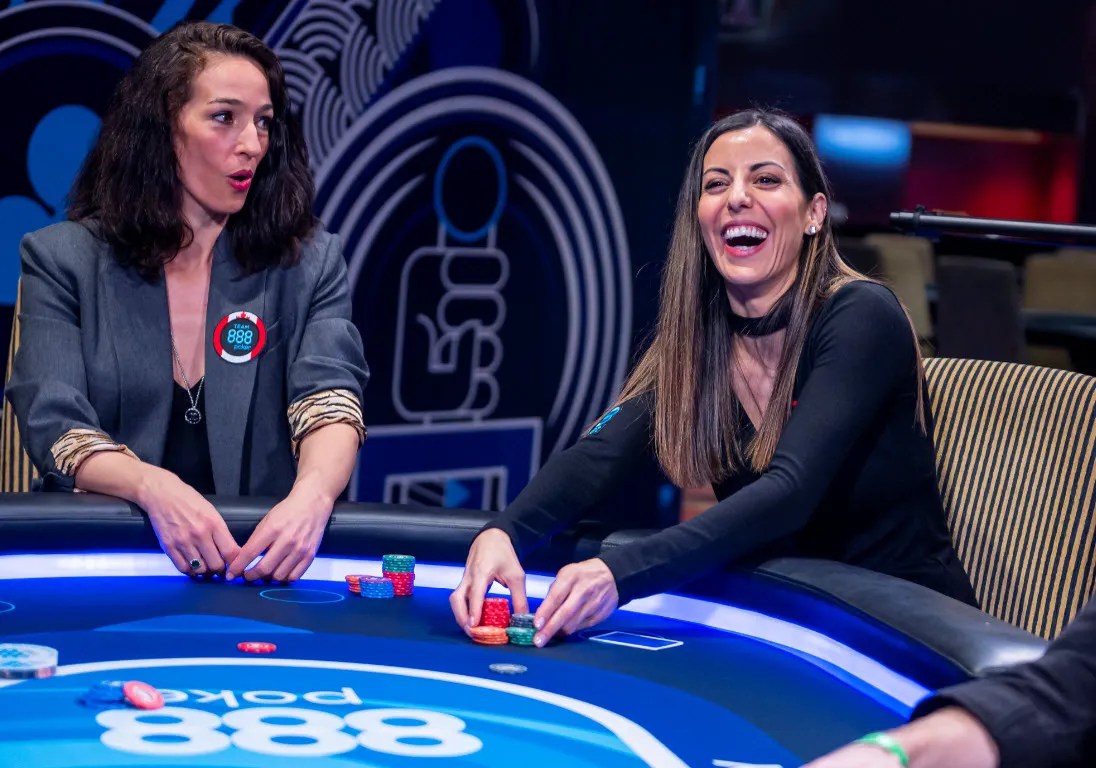 Mulheres em um jogo de poker